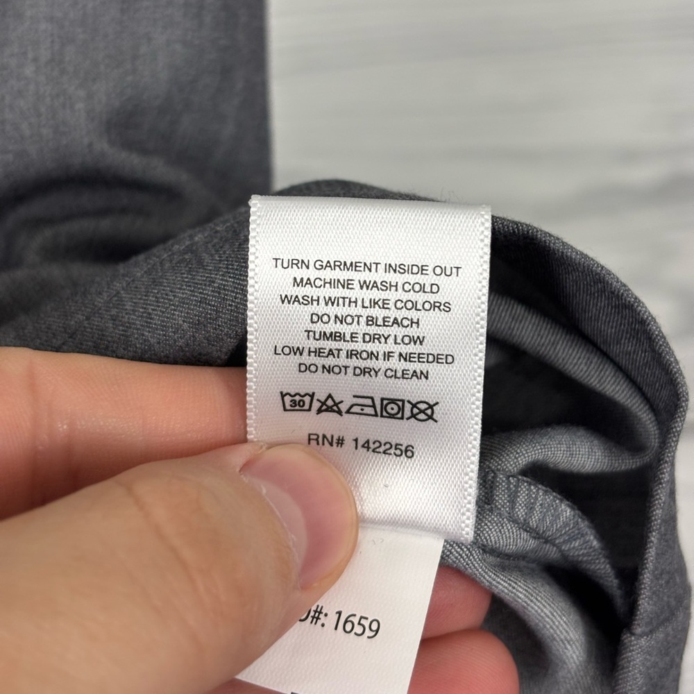 Figs Leon Three-Pocket Scrub Top Gray Shirt Nursing/Medical Size Medium - Picture 5 of 6